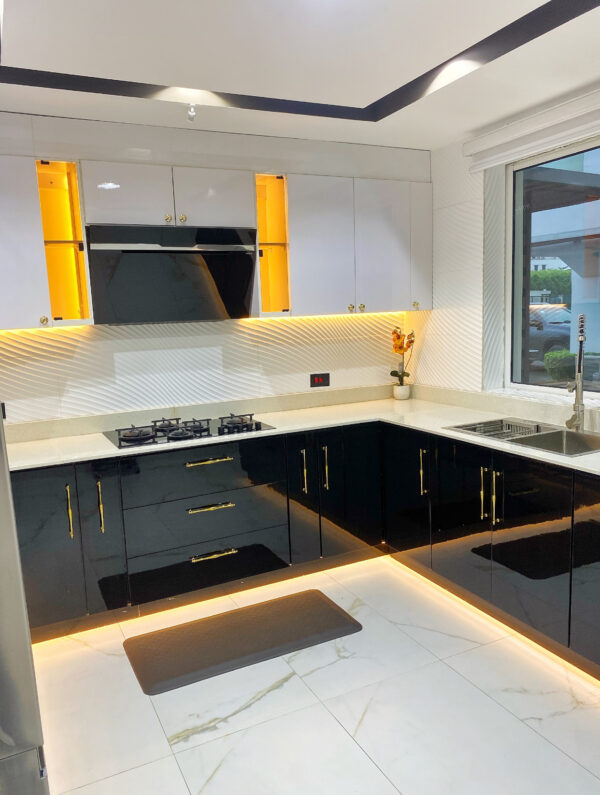 Bana Fitted Kitchen - Image 2